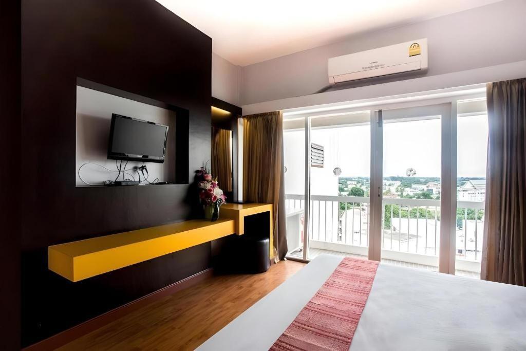 Pailyn Phitsanulok Hotel Kültér fotó