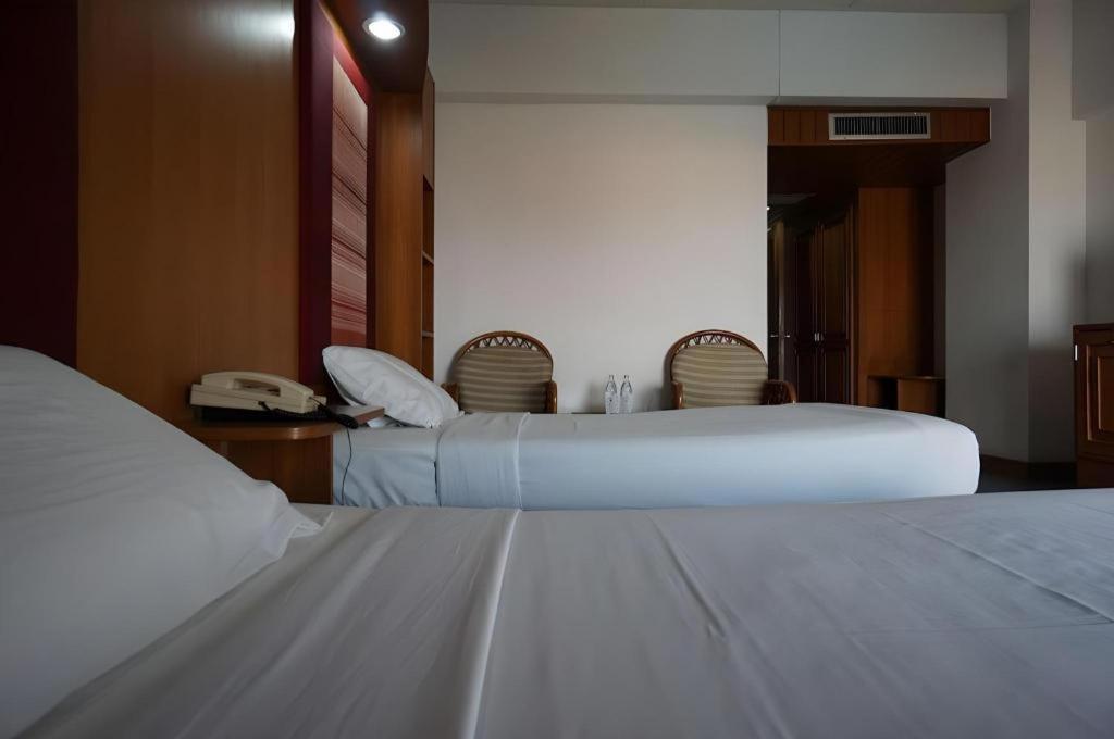 Pailyn Phitsanulok Hotel Kültér fotó