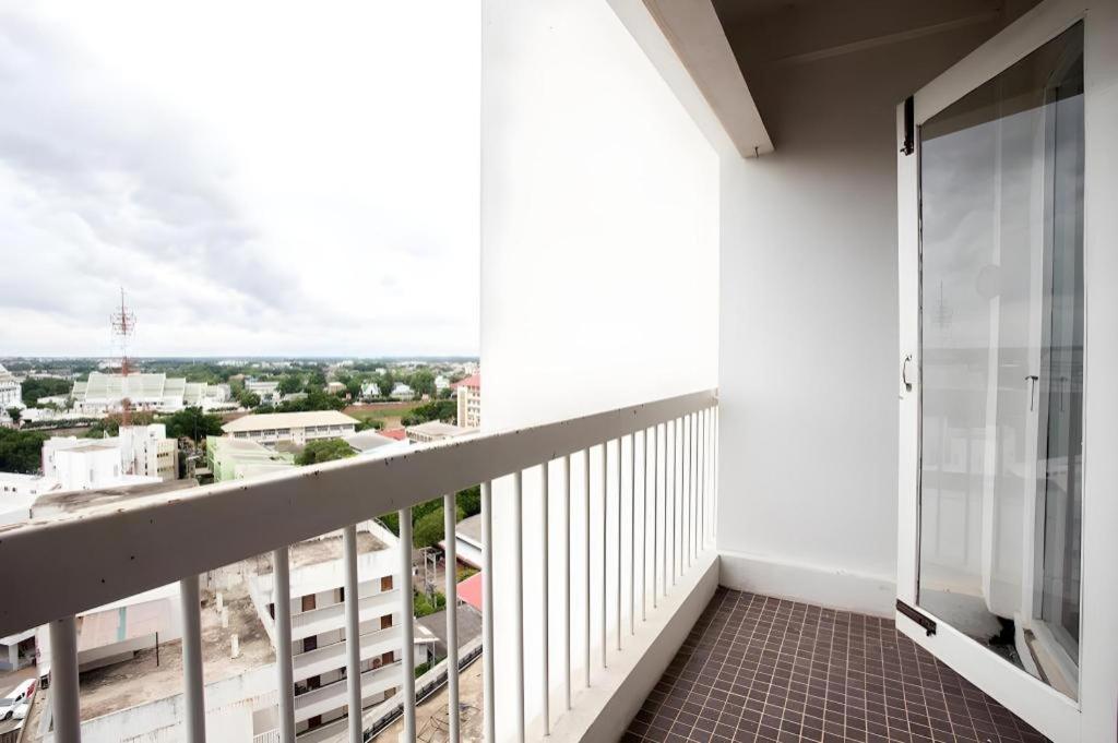Pailyn Phitsanulok Hotel Kültér fotó