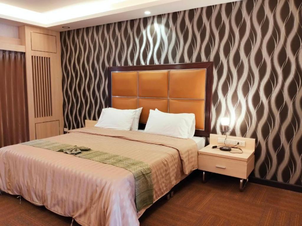 Pailyn Phitsanulok Hotel Kültér fotó