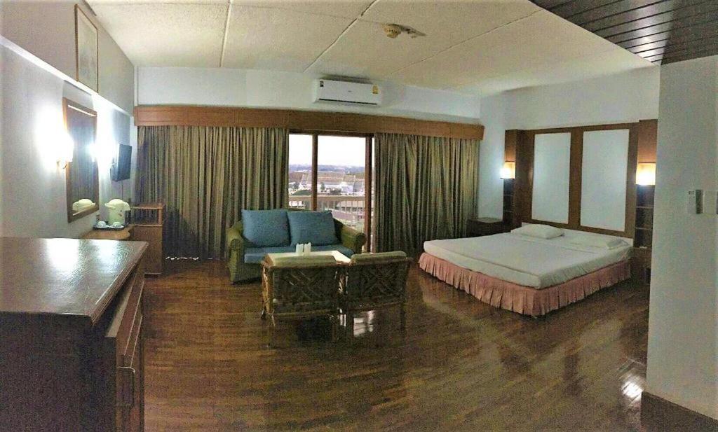 Pailyn Phitsanulok Hotel Kültér fotó